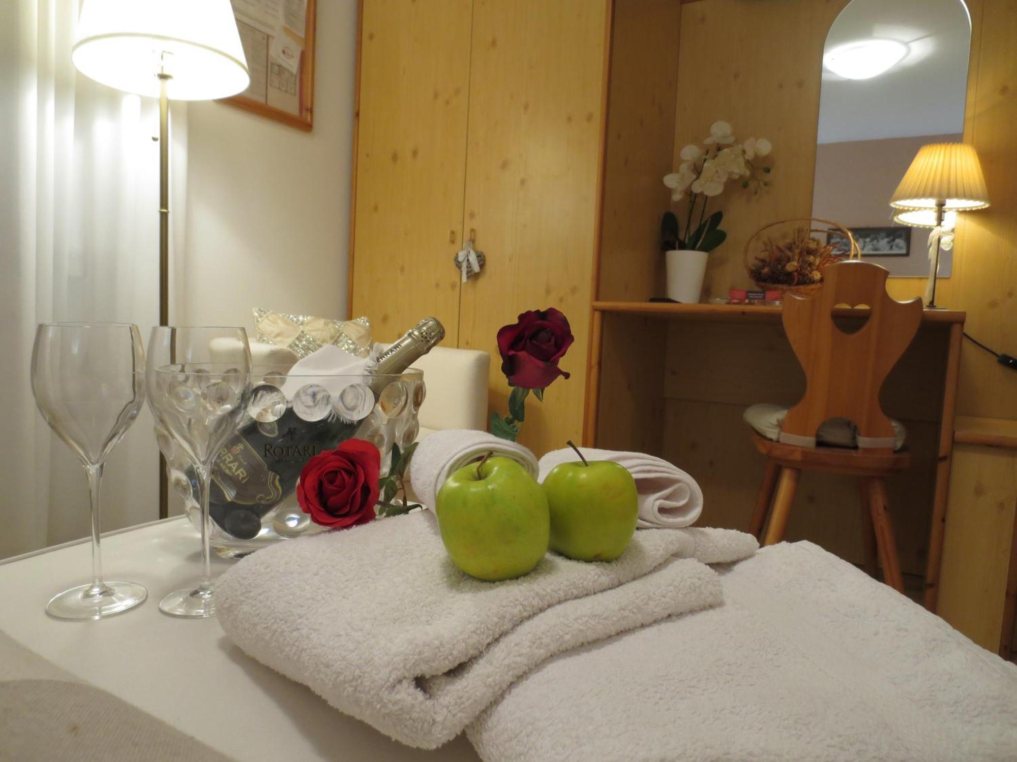 Hotel Aurora Vallarsa Ngoại thất bức ảnh